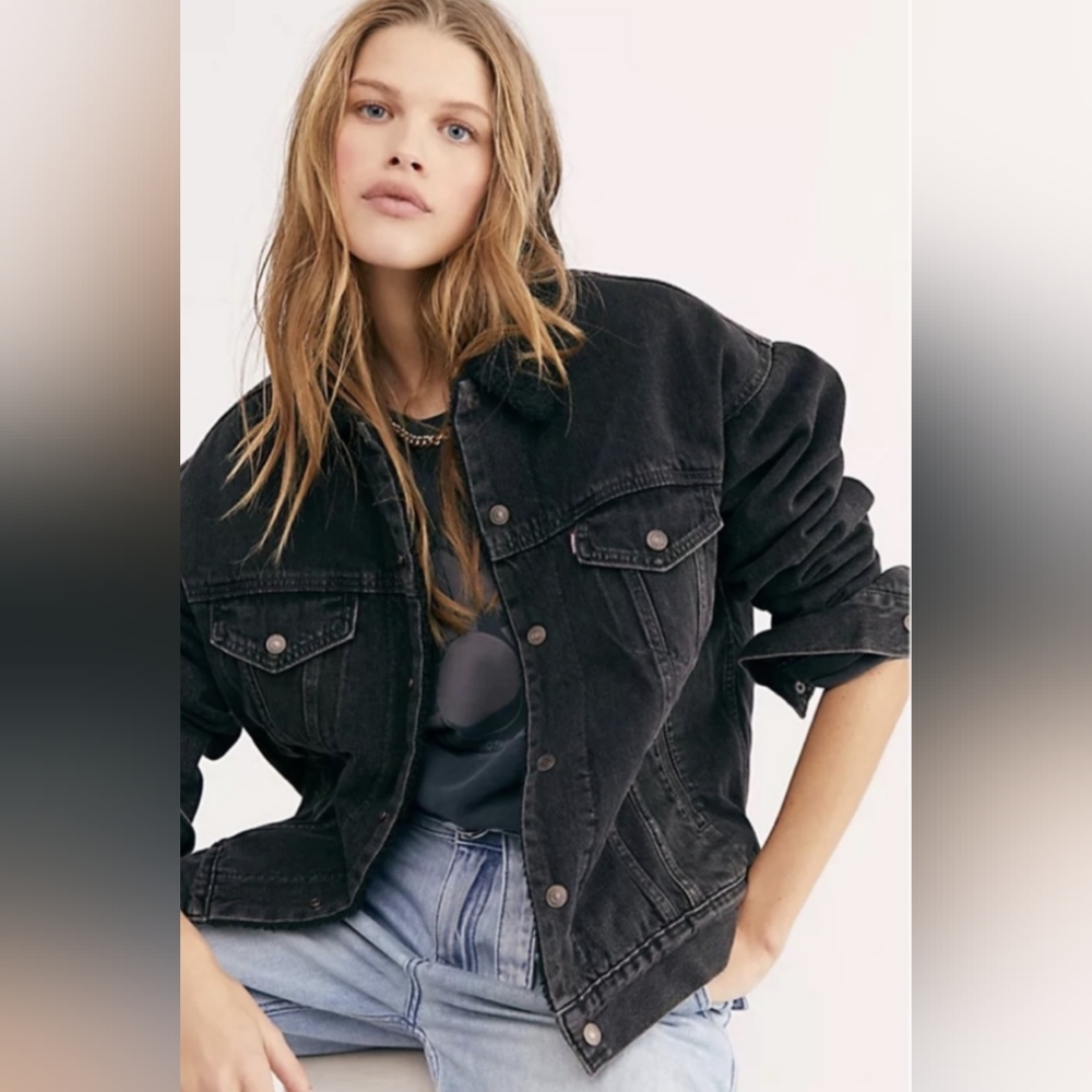 Levi’s black oversized trucker denim jacket, size L